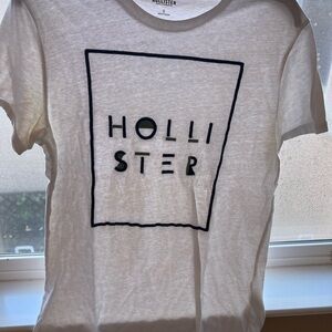 Hollister Cream Tee with Black Graphic